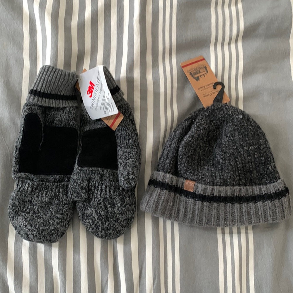 Roots Cabin Collection - Toque and Finger Mittens